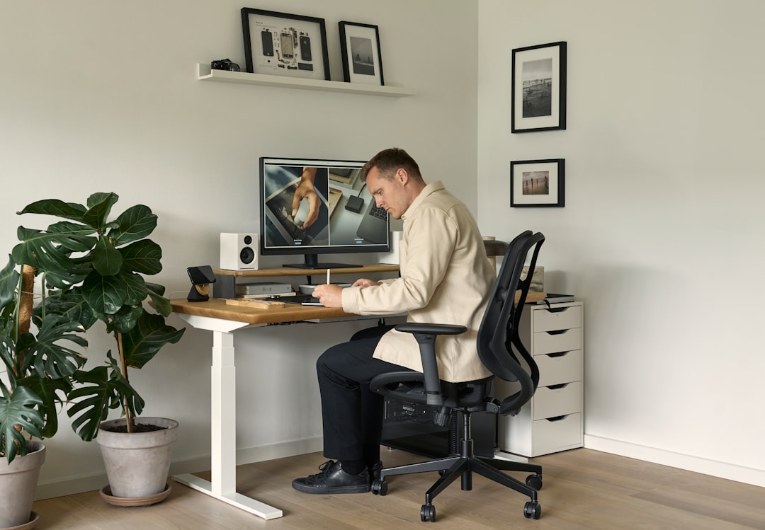 ergonomic desk worker posture